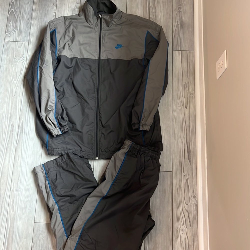 Men’s Nike warm up suit- 2 piece